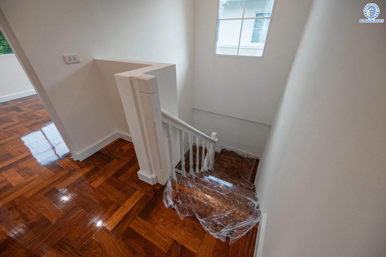 บ้านมือสองตกแต่งใหม่ โครงการ นันทวัน พระราม5 ตกแต่งหรูหรา หลังใหญ่กว่า 62 ตร.ว. ฟังก์ชันจัดเต็ม 3 ห้องนอน 2 ห้องน้ำ จอดรถได้ 2 คัน รองรับทุกความสุข ทำเลเดินทางสะดวก ใกล้ทางด่วน "กาญจนาภิเษก" และรถไฟฟ้า "สถานีบางรักใหญ่"...